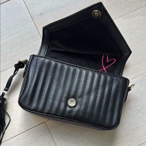 NWOT Victoria's Secret Black Quilted Bag with Gold Hardware - Picture 2 of 4